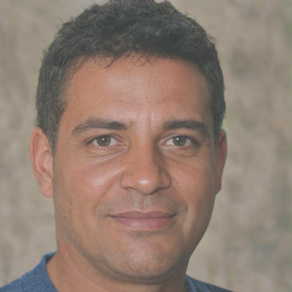 Retrato profesional de Andrés Villareal
