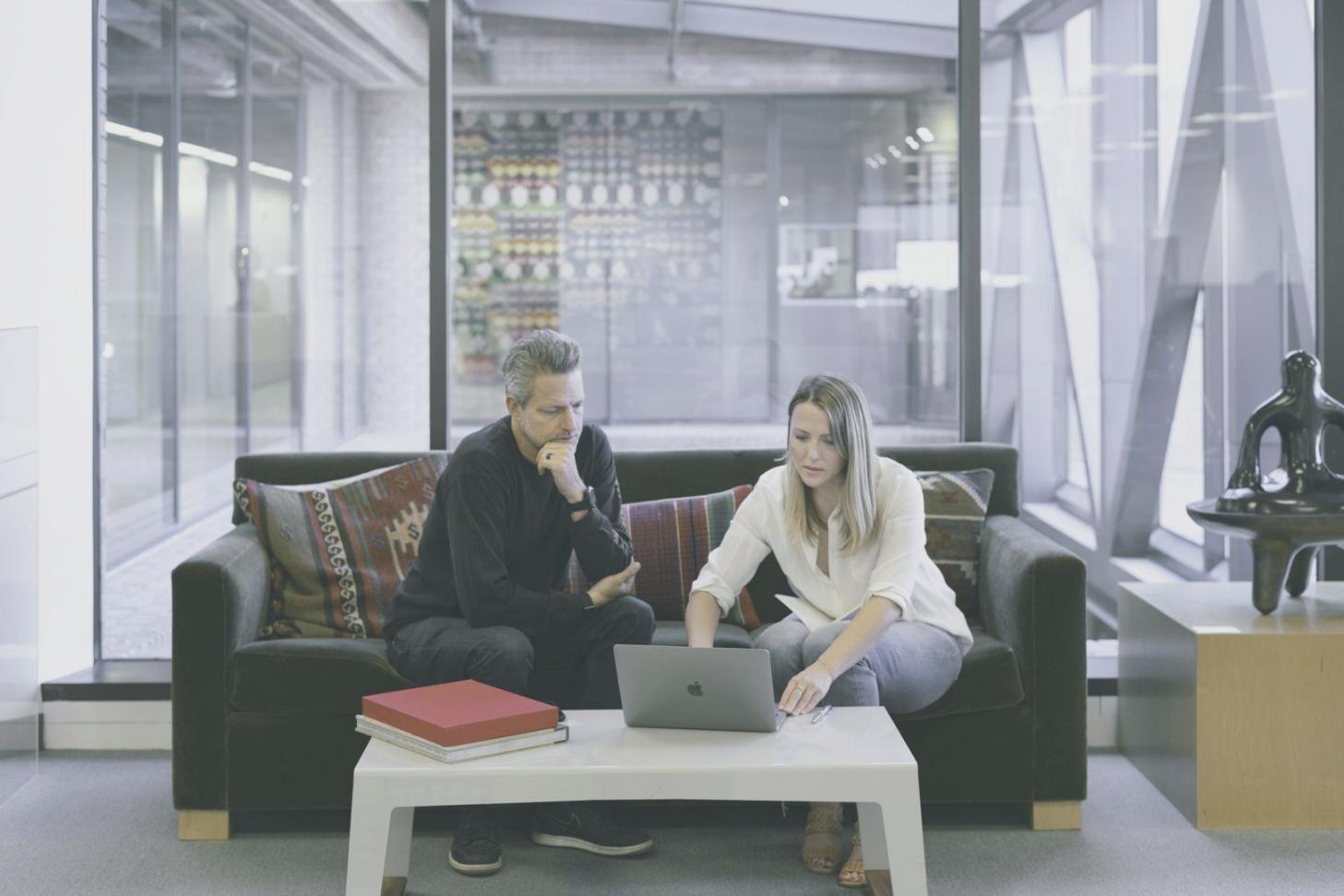 Sesión de consultoría personalizada sobre gestión financiera empresarial